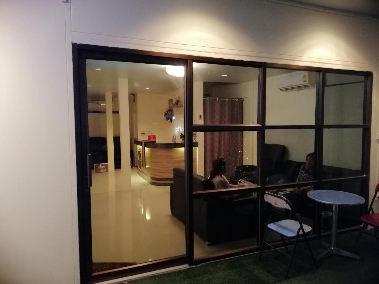 Hostel The Baan Nathong Bangkok Exterior foto