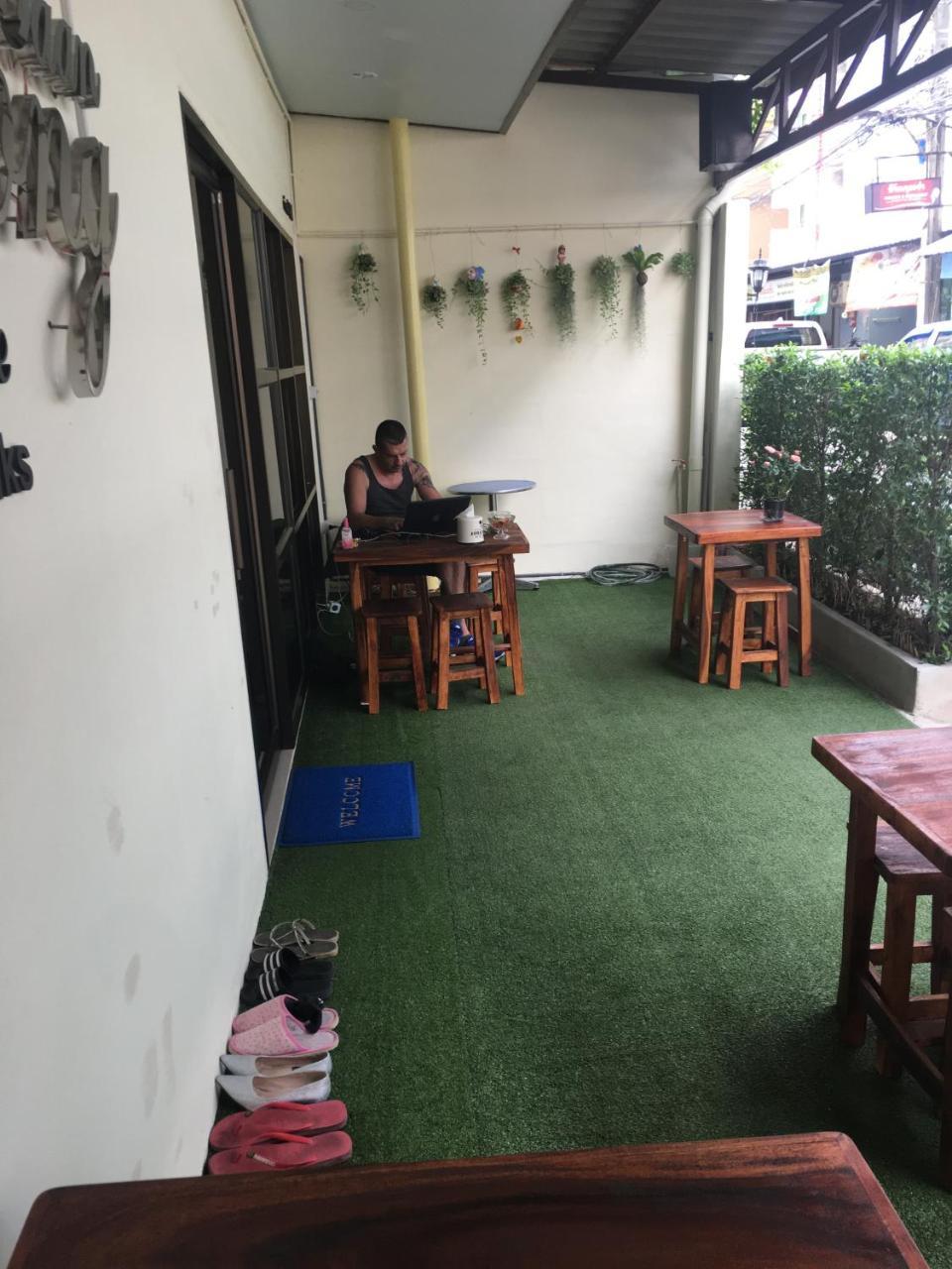 Hostel The Baan Nathong Bangkok Exterior foto
